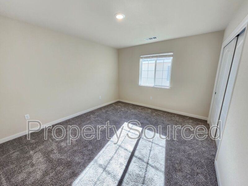 934 W Alameda St #B - Photo 5 of 14