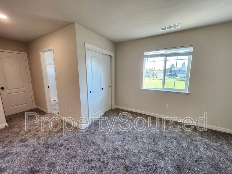 934 W Alameda St #B - Photo 7 of 14