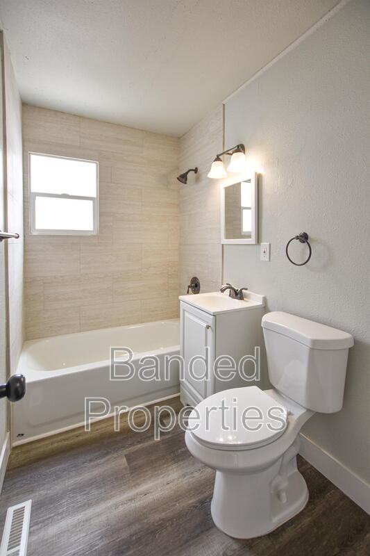 265 Maple St - Photo 5 of 11