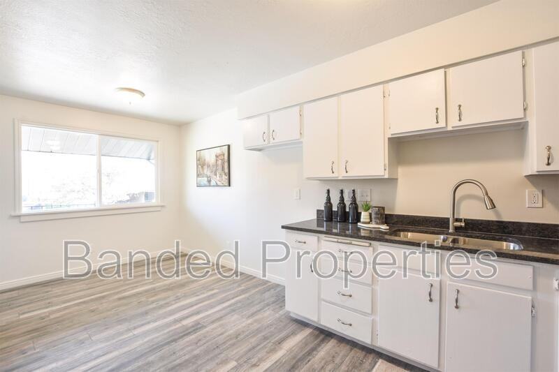 1465 N Mandalay Rd - Photo 3 of 14