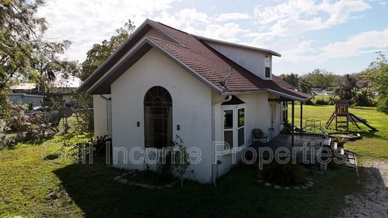 2219 24th Ave E - Photo 2 of 25