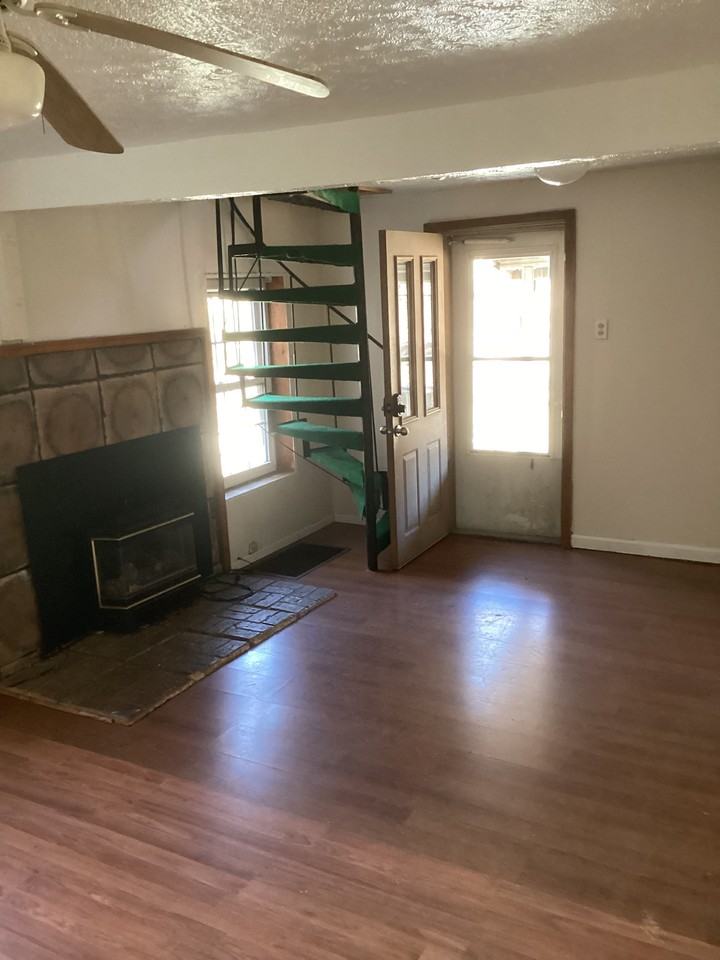 754 S Park Ct - Photo 3 of 17