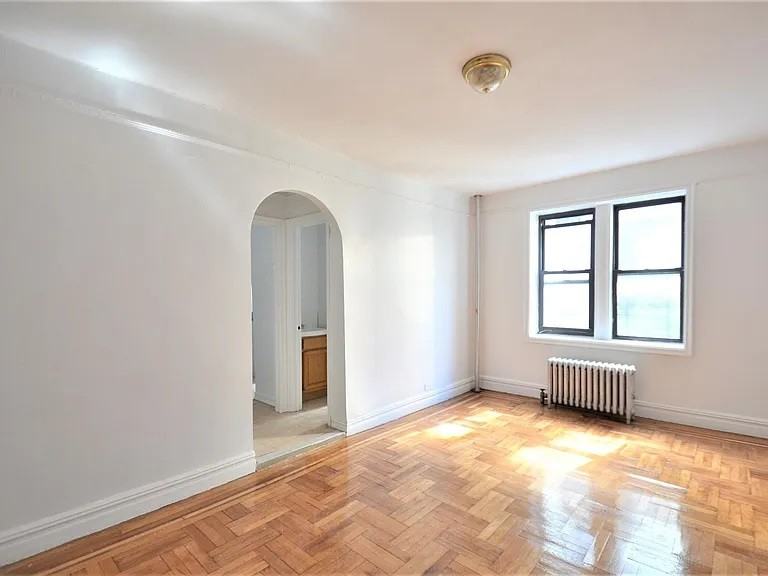 1076 Nelson Ave - Photo 3 of 5