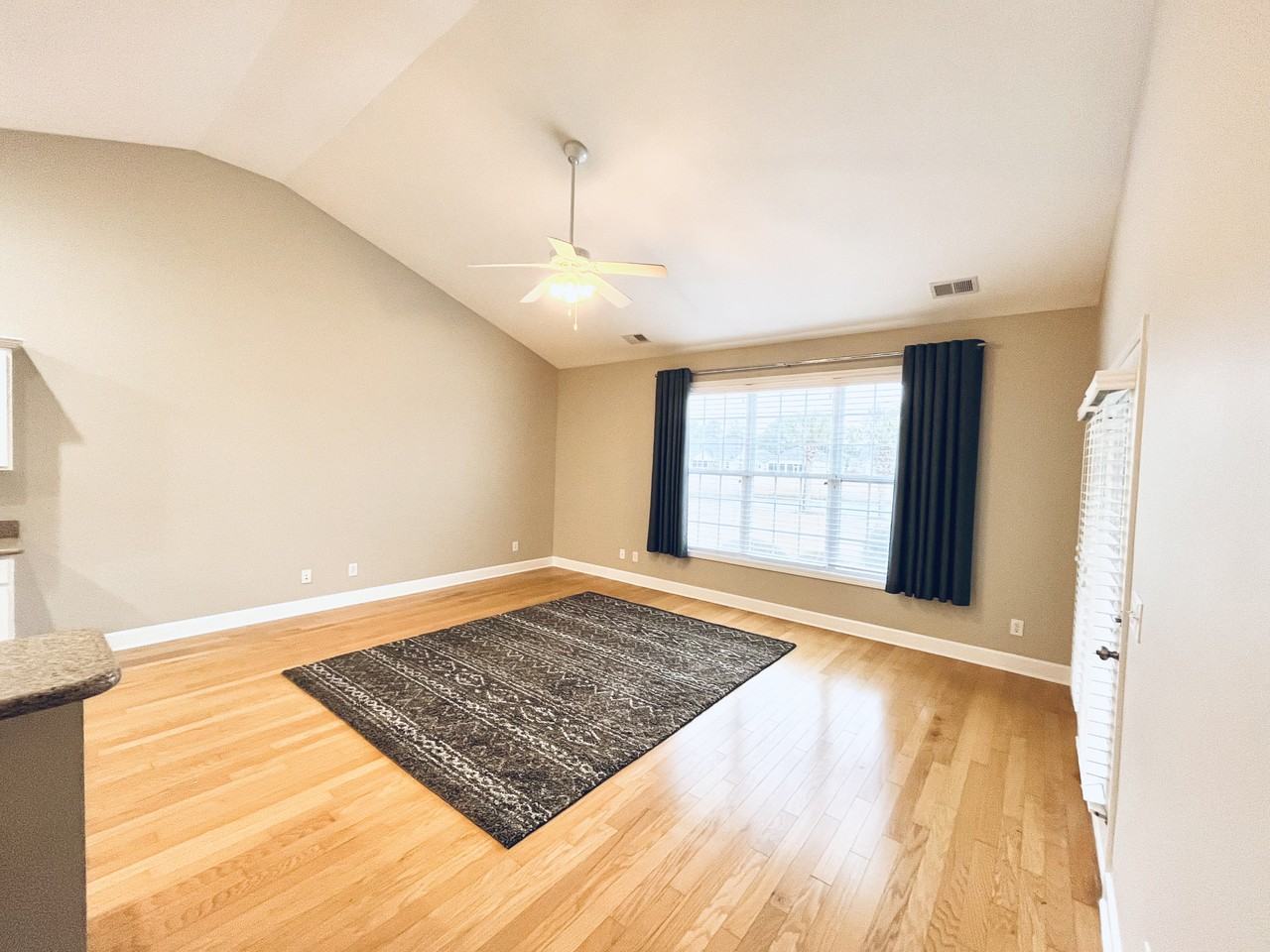 284 Viareggio Rd - Photo 3 of 44