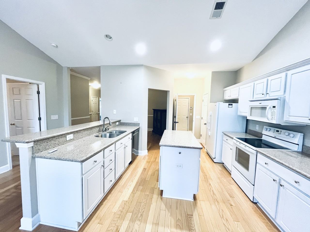 284 Viareggio Rd - Photo 6 of 44