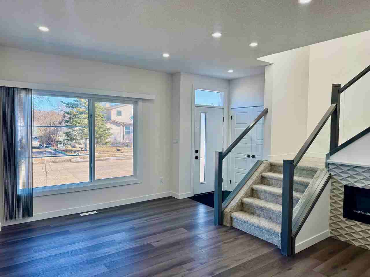 11801 43 St Nw Uppr - Photo 3 of 27