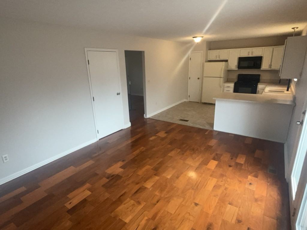 2606 Crest Rd - Photo 3 of 16