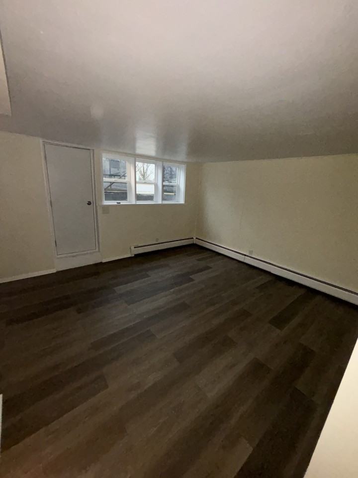 1009 Division St - Photo 2 of 8