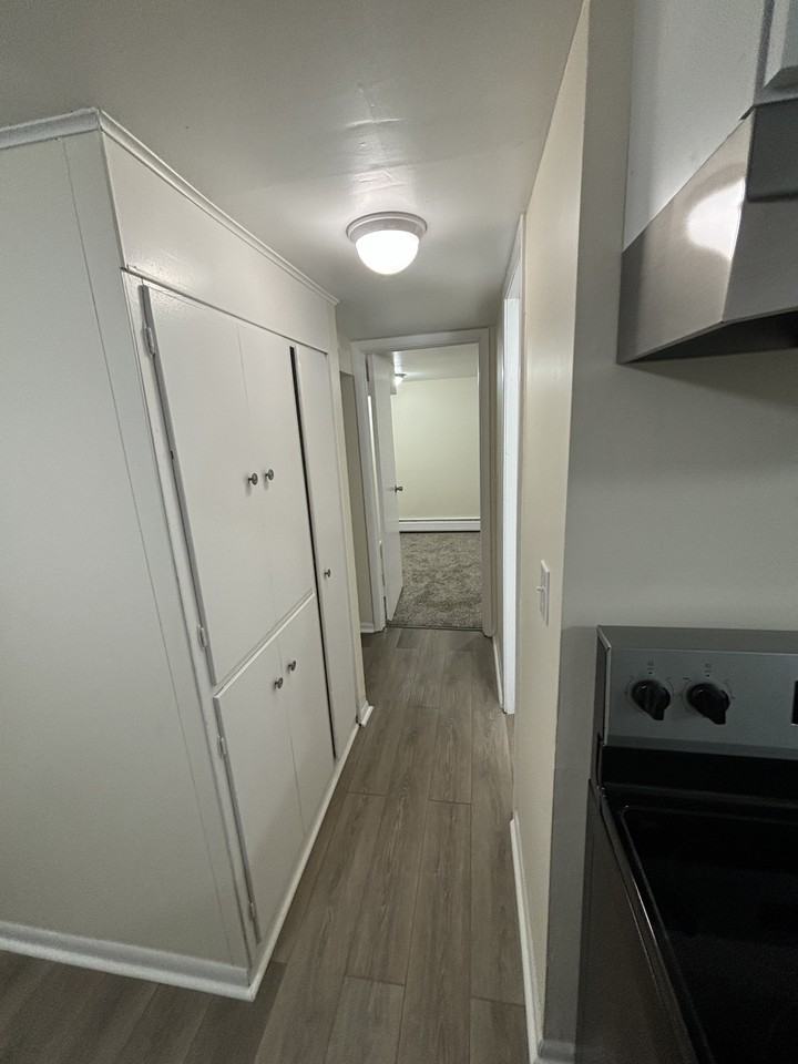 1009 Division St - Photo 6 of 8