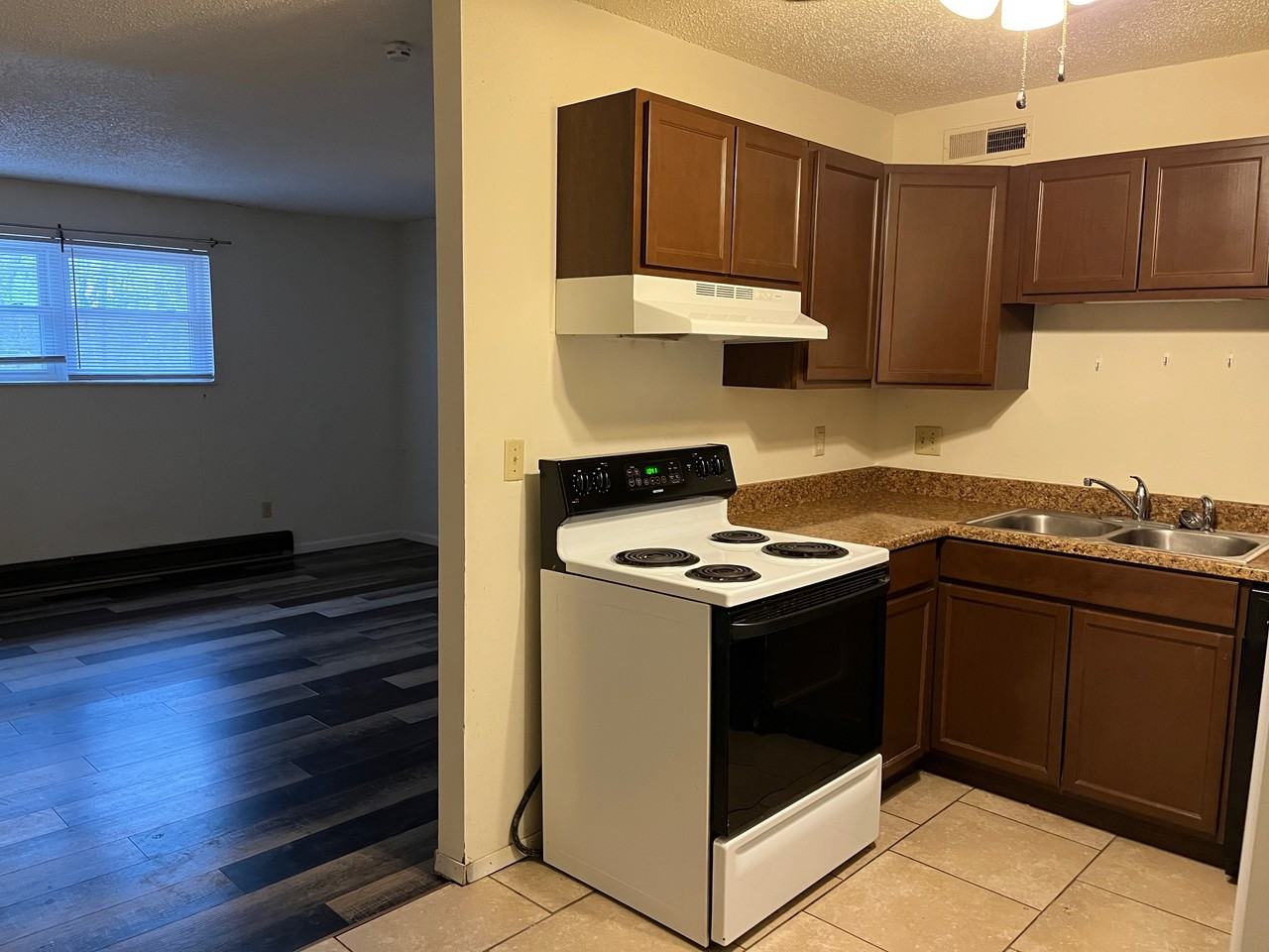 2070 W Washington St - Photo 2 of 5