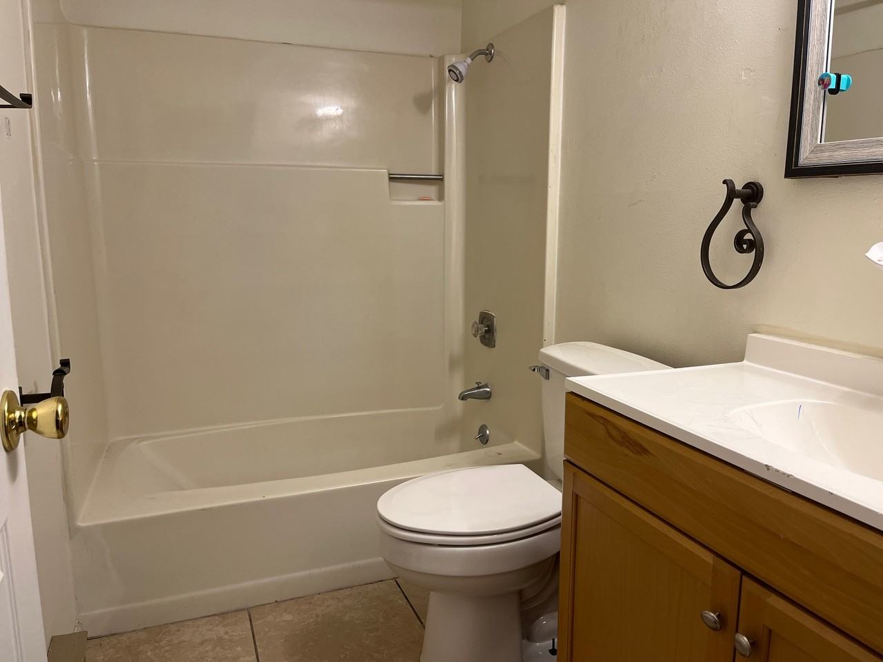 2070 W Washington St - Photo 3 of 5