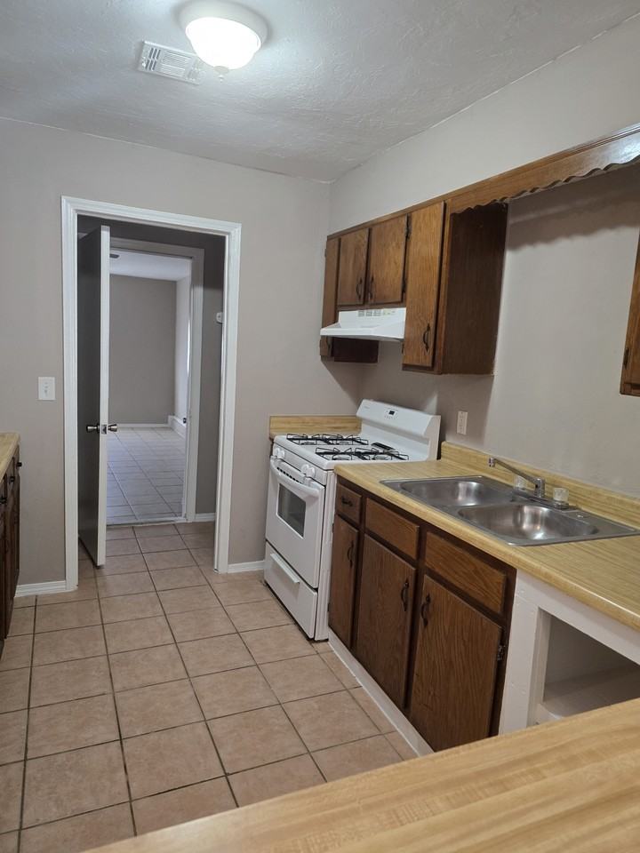 309 Nw 121st St - Photo 2 of 6