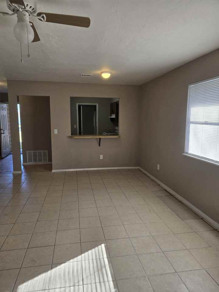 309 Nw 121st St - Photo 3 of 6