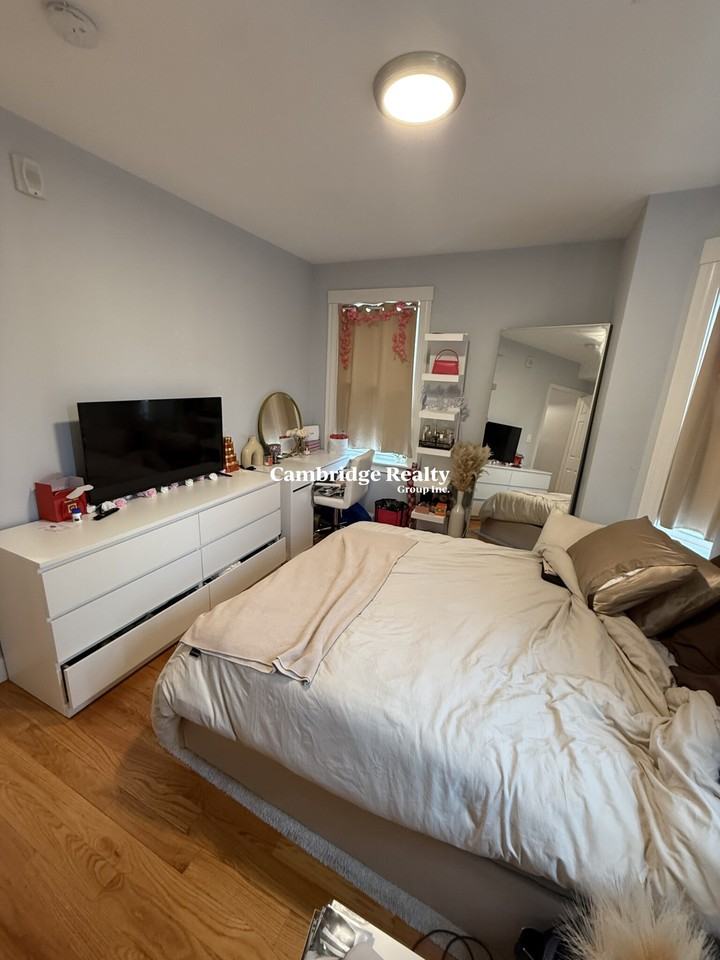 6 Durham St #2 - Photo 5 of 10