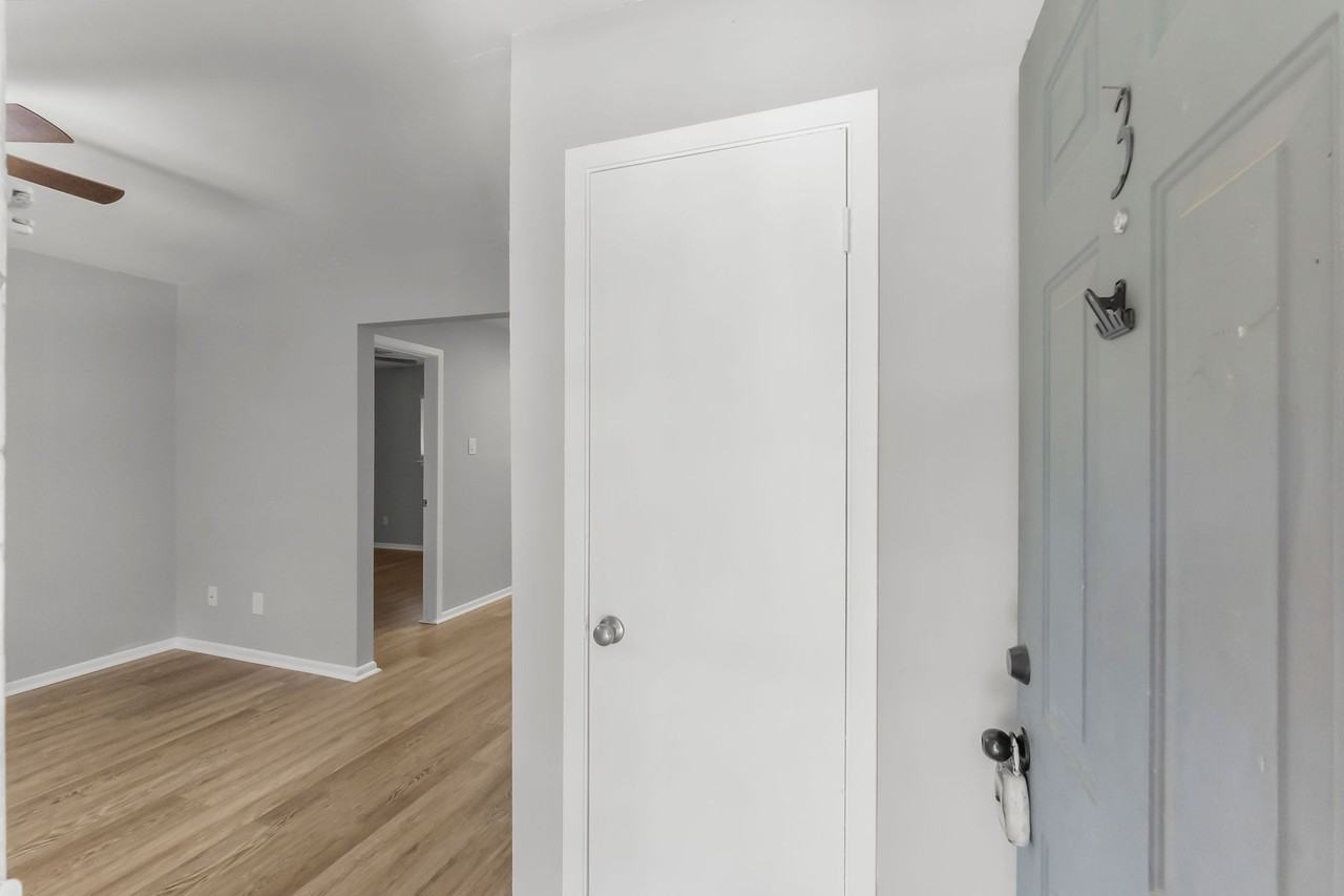 808 Denison Ave #3 - Photo 3 of 12
