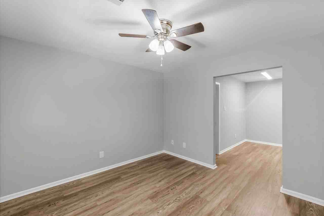 808 Denison Ave #3 - Photo 4 of 12