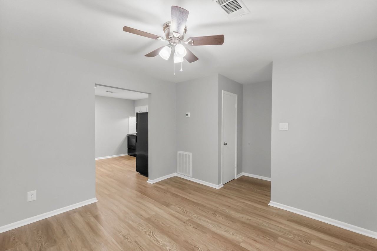 808 Denison Ave #3 - Photo 5 of 12