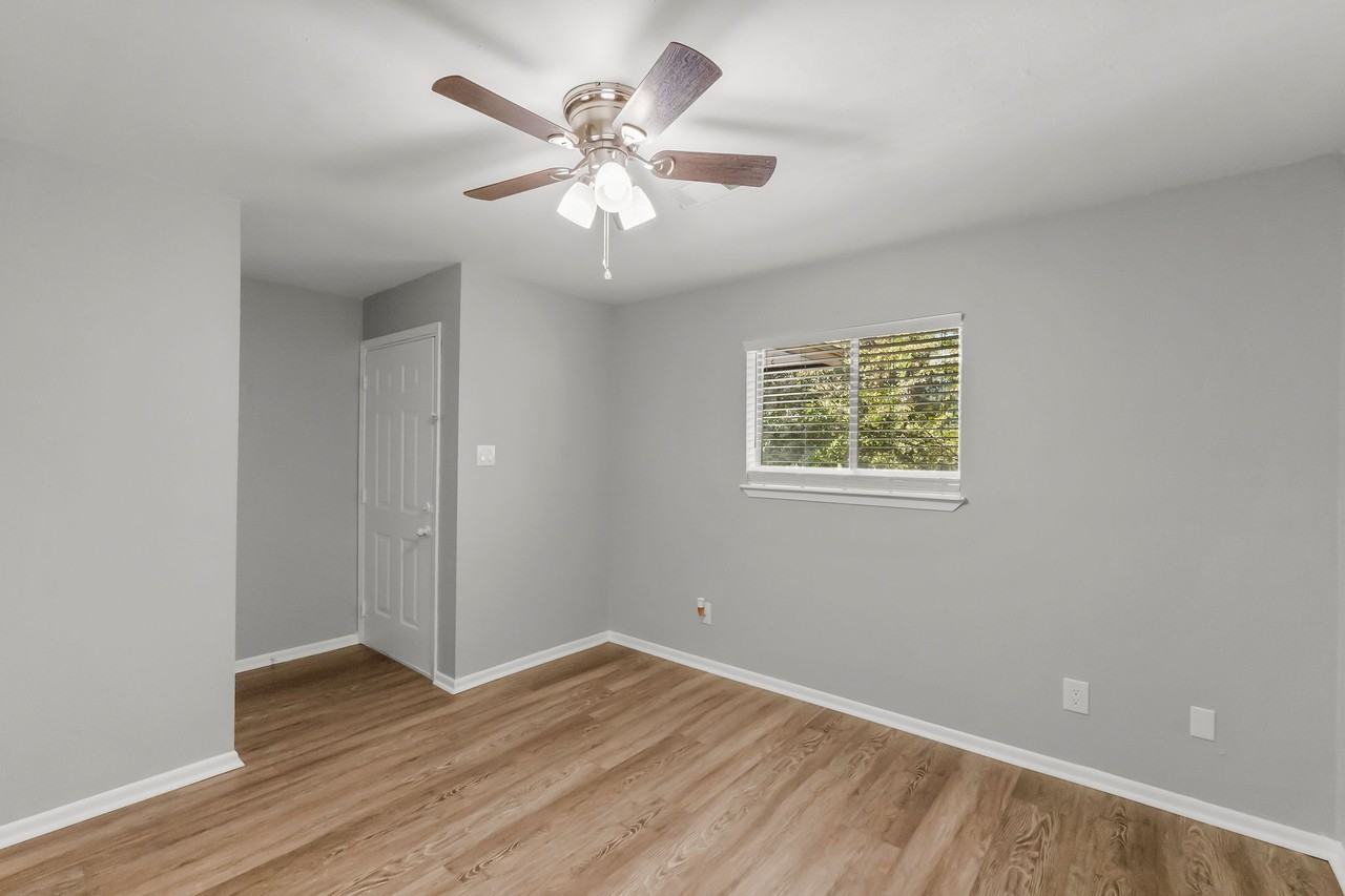 808 Denison Ave #3 - Photo 6 of 12