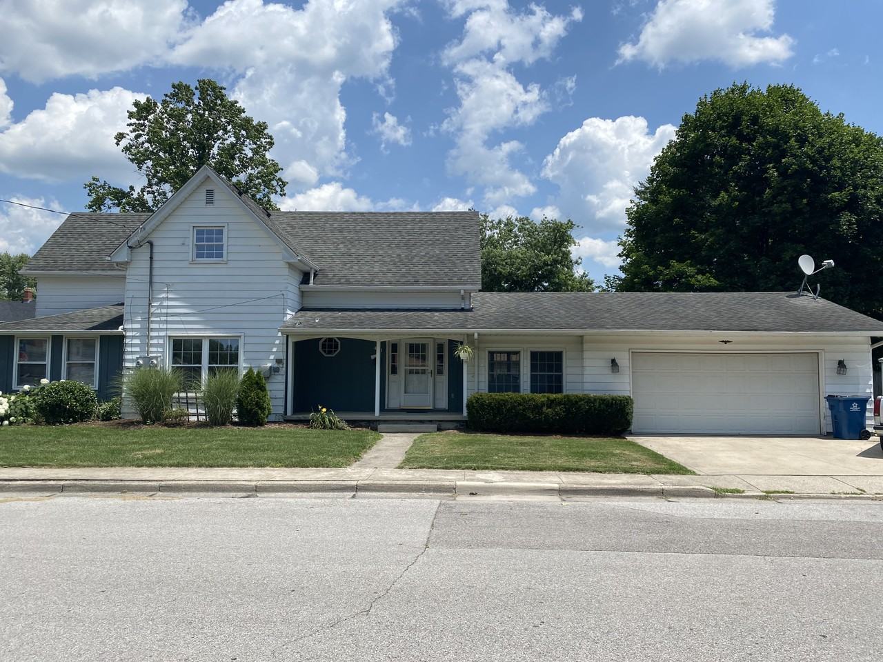 411 Eben St #B - Photo 2 of 31