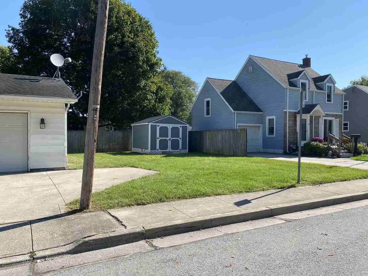 411 Eben St #B - Photo 3 of 31