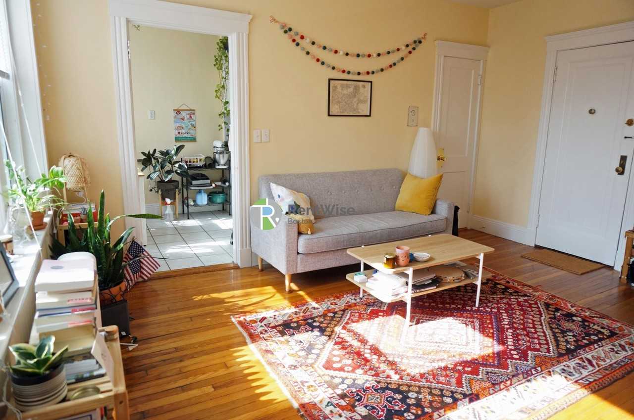 44 Quint Ave #8 - Photo 2 of 10