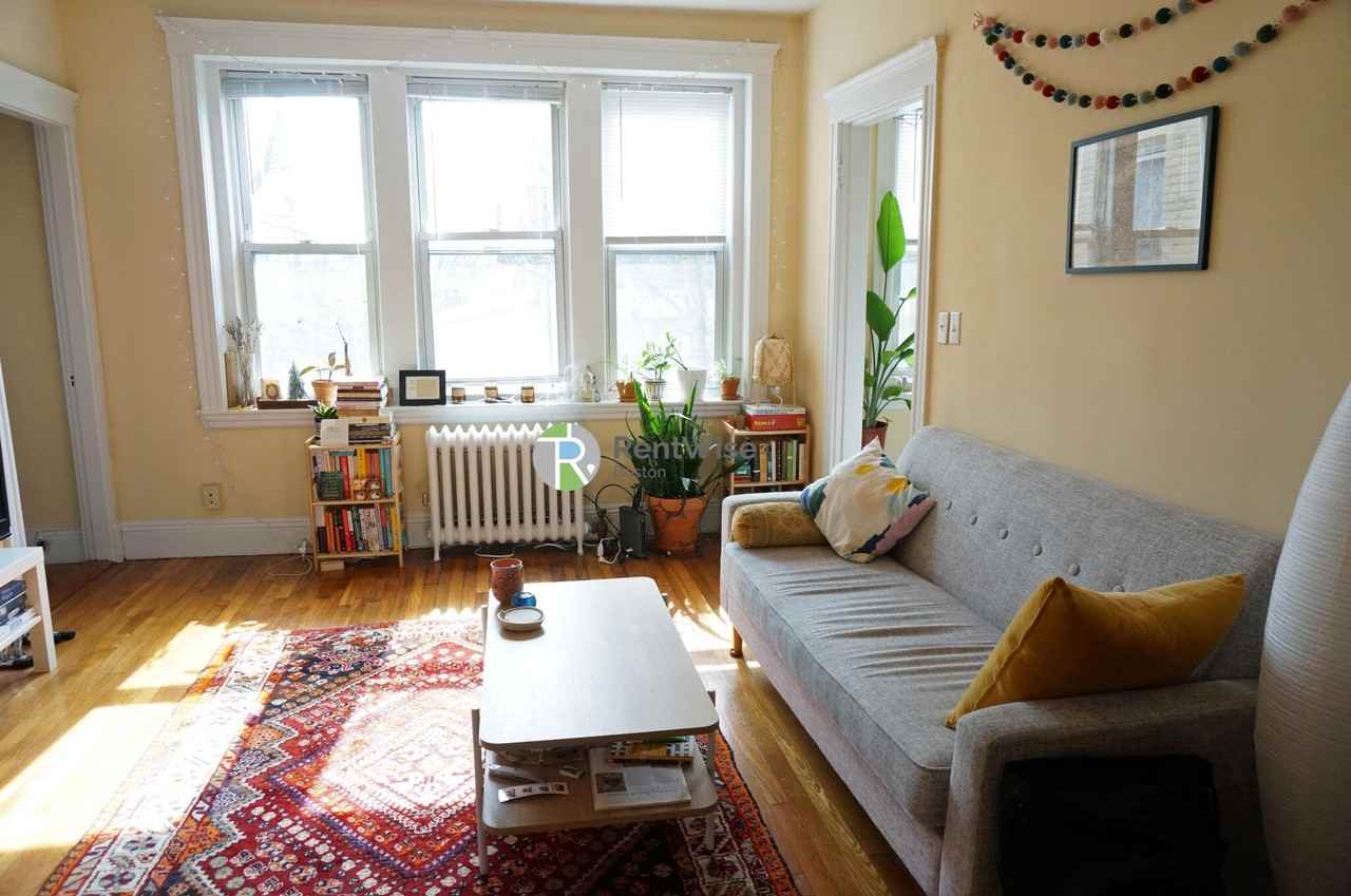 44 Quint Ave #8 - Photo 3 of 10