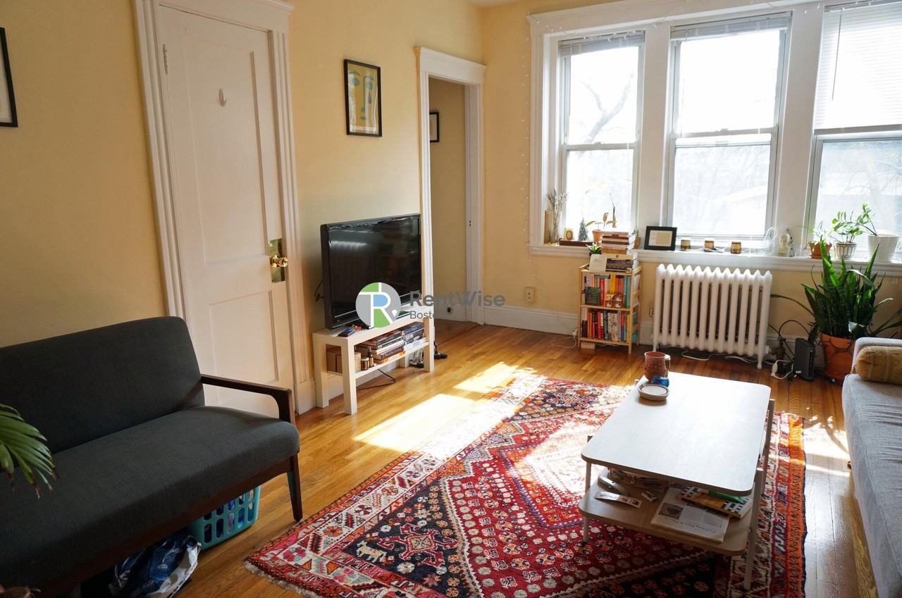 44 Quint Ave #8 - Photo 4 of 10