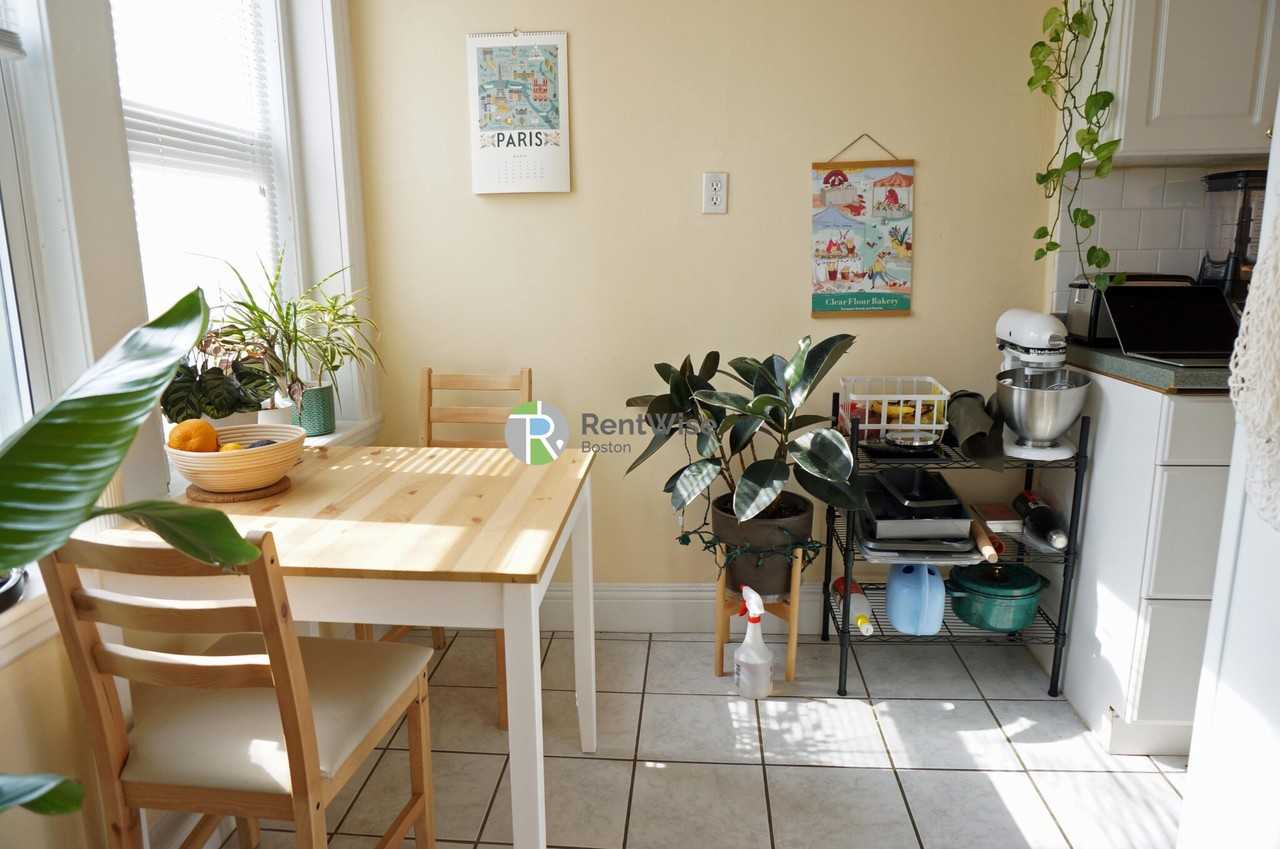 44 Quint Ave #8 - Photo 5 of 10