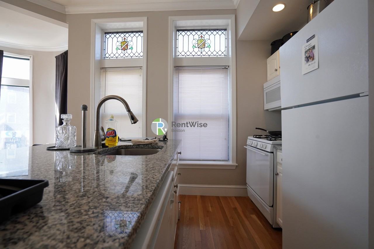 365 Washington St #202 - Photo 6 of 21