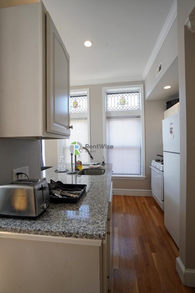 365 Washington St #202 - Photo 7 of 21