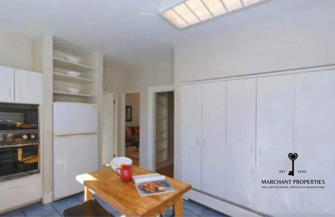 1002 Memorial Dr #2 - Photo 6 of 27