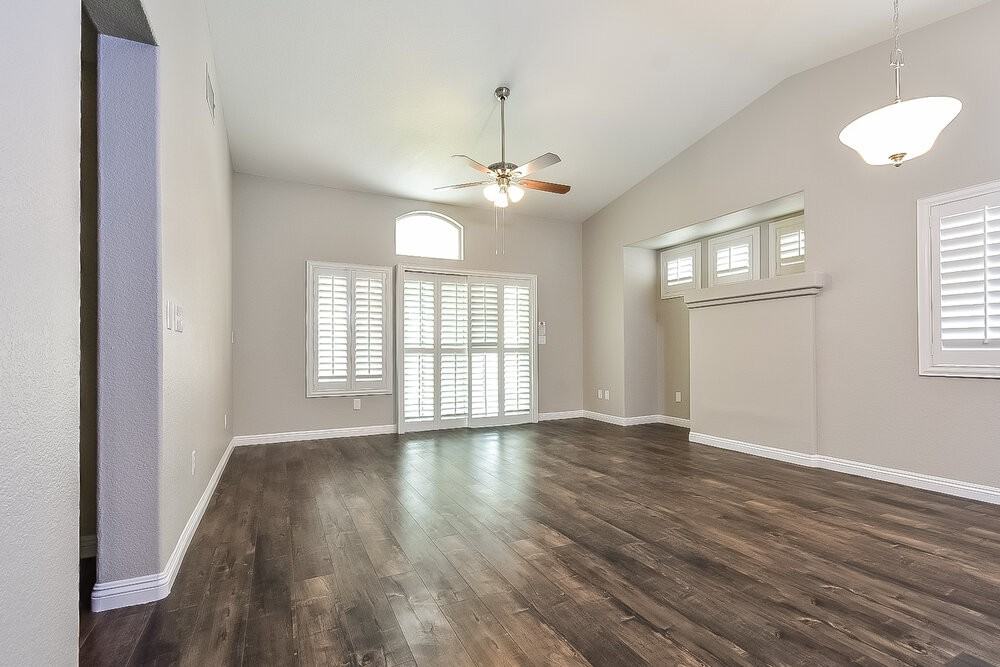 8100 Shady Glen Ave - Photo 3 of 16