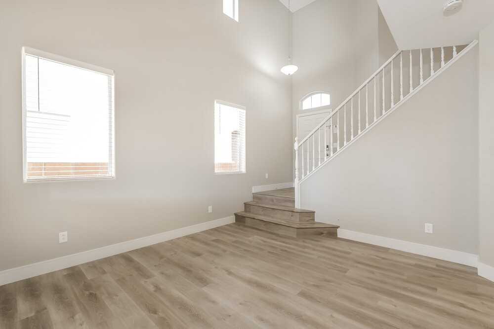 10673 Mann St - Photo 5 of 17