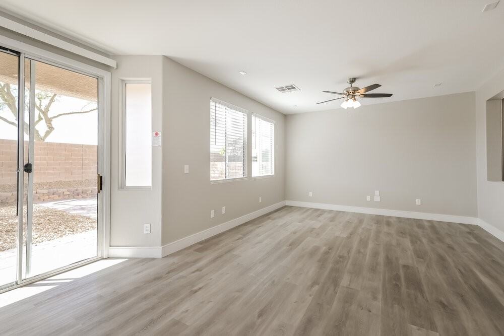 10673 Mann St - Photo 6 of 17