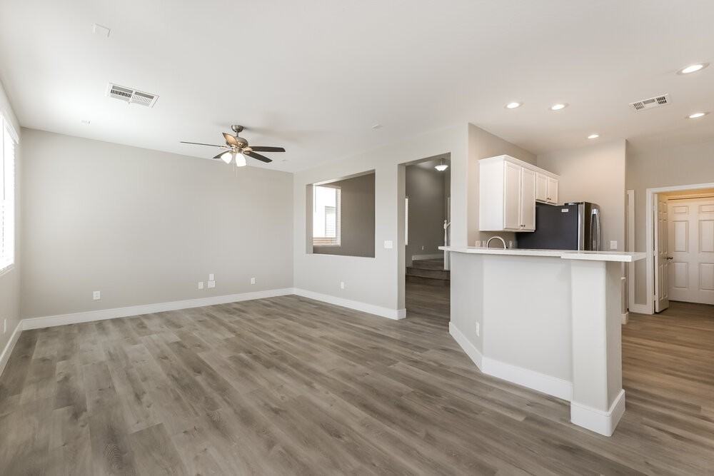 10673 Mann St - Photo 7 of 17