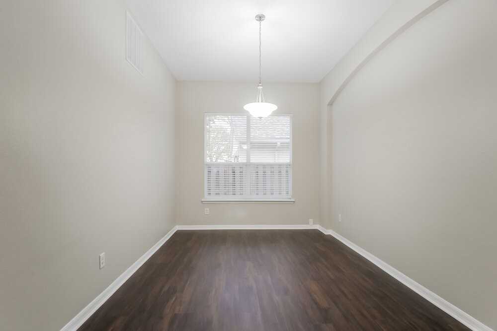 1653 Austin Ln - Photo 5 of 17