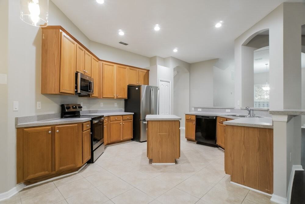 1653 Austin Ln - Photo 6 of 17