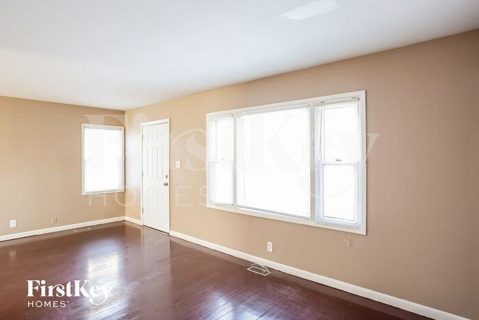 2721 E 66th St - Photo 2 of 15