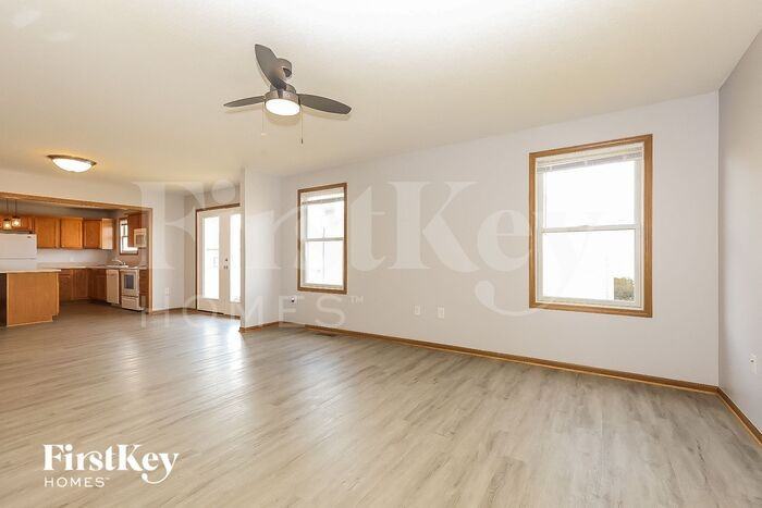 37 Waterman Ave - Photo 3 of 15