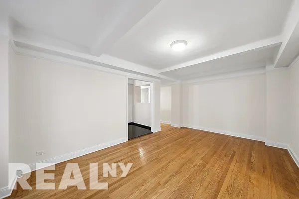 E 10th St #4F - Photo 2 of 4