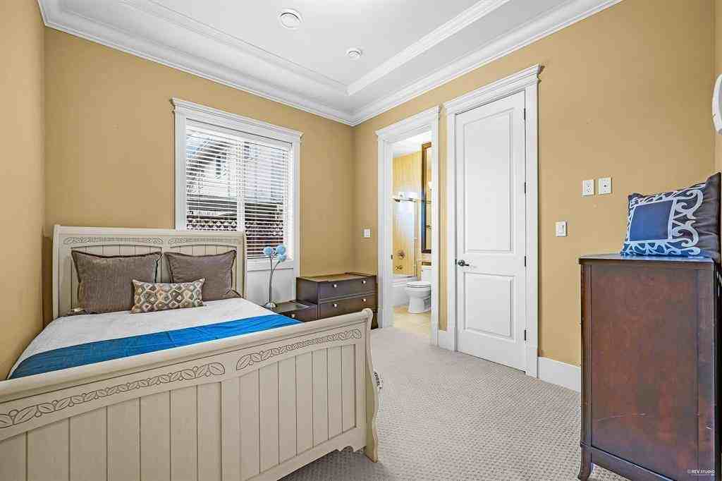 10200 Algonquin Dr #1 - Photo 3 of 24