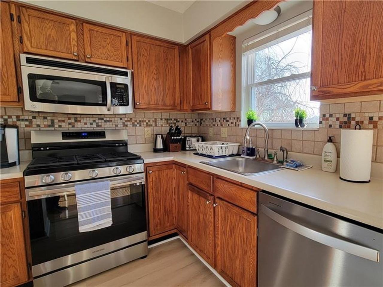 1421 Sandstone Dr - Photo 2 of 33