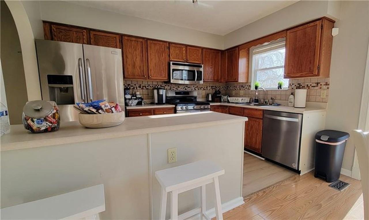 1421 Sandstone Dr - Photo 3 of 33