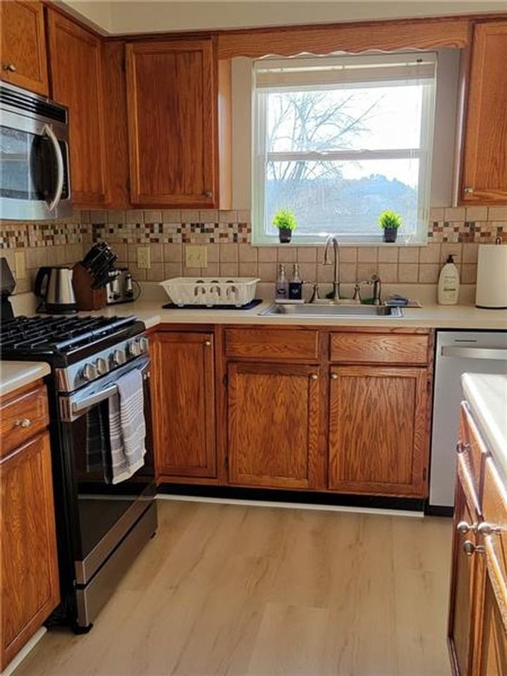 1421 Sandstone Dr - Photo 6 of 35