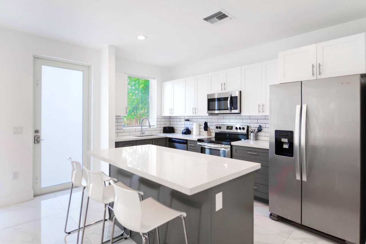 1175 Nw 26th St #1022299P - Photo 3 of 18