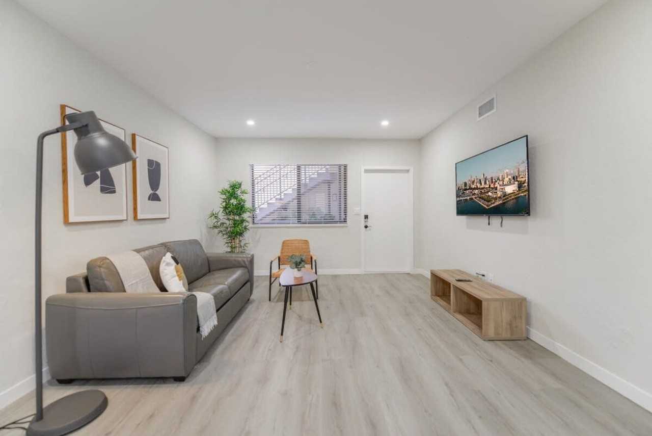 700 Sw 11th Ave #1022459P - Photo 2 of 10