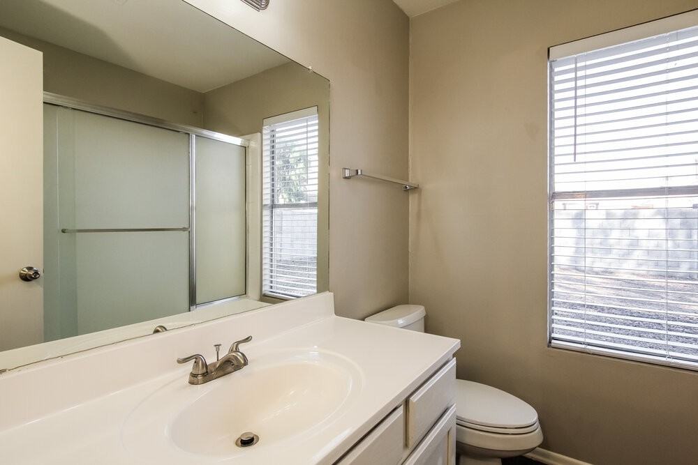 6529 N 74th Dr - Photo 6 of 16