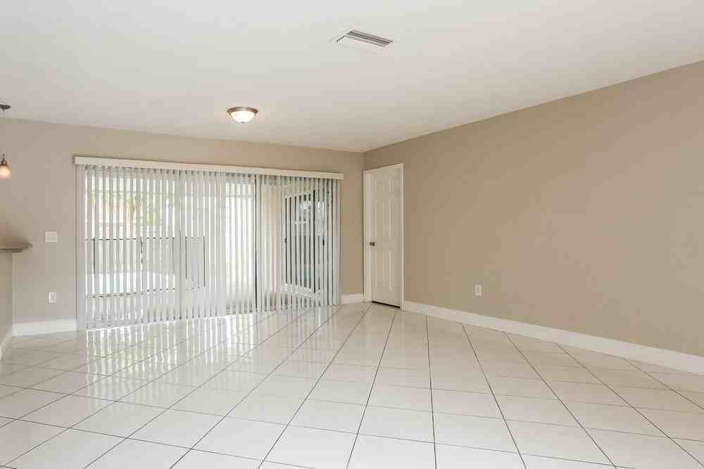 9691 Nw 24th St - Photo 5 of 16