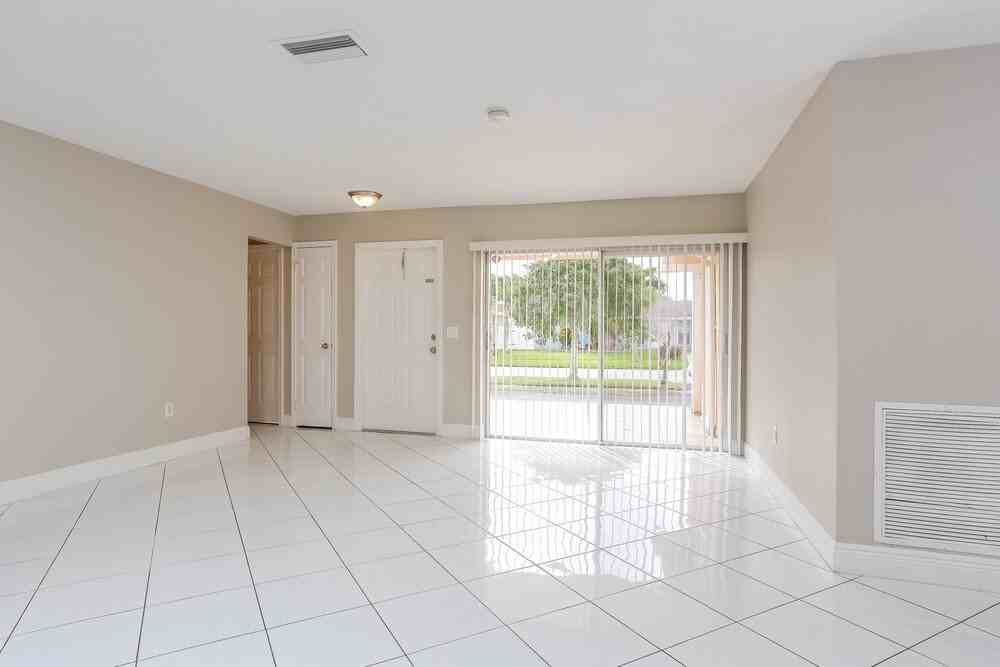 9691 Nw 24th St - Photo 6 of 16