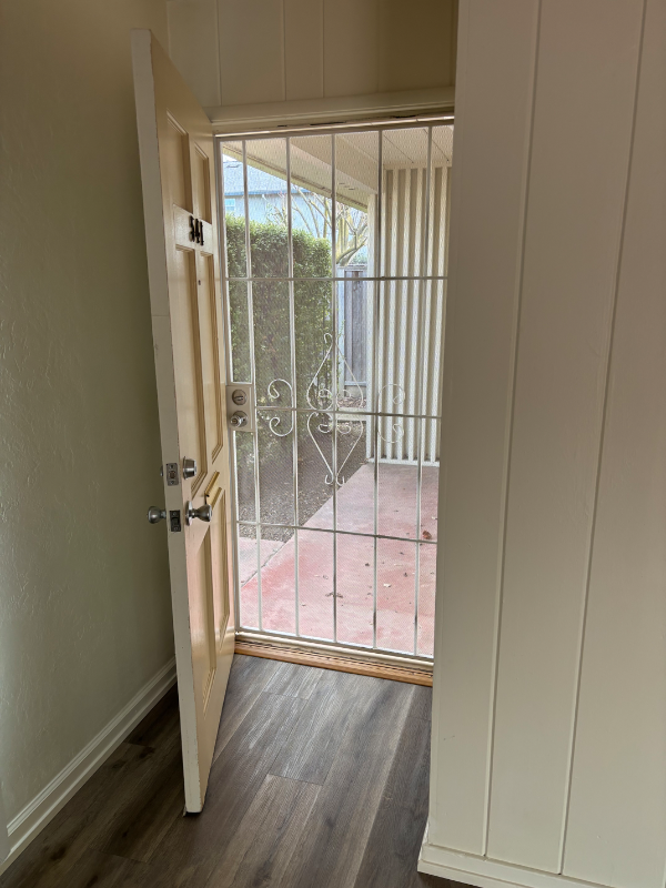 541 Chiquita Ave - Photo 2 of 27